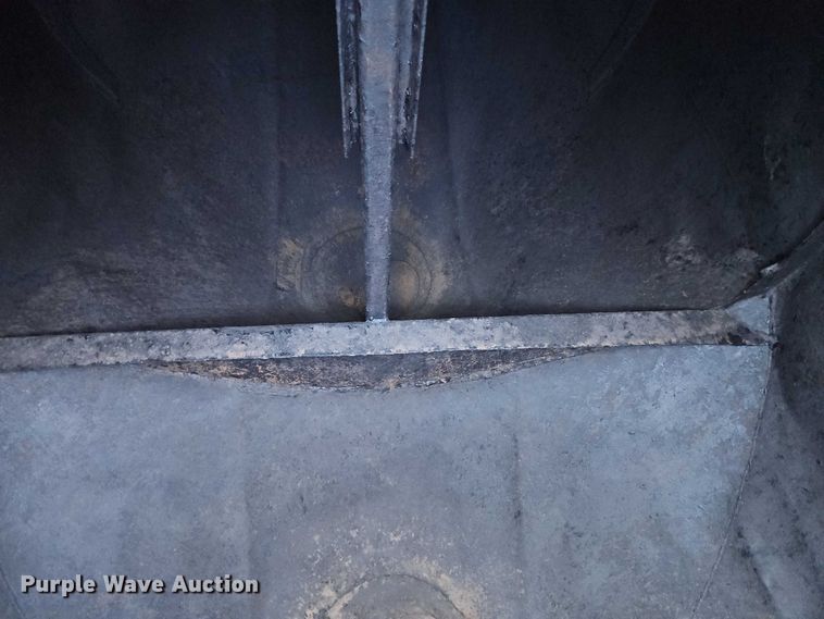 image for item EO7114 1968 Fruehauf asphalt trailer