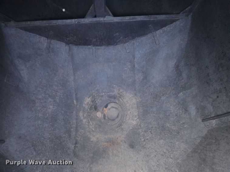 image for item EO7114 1968 Fruehauf asphalt trailer