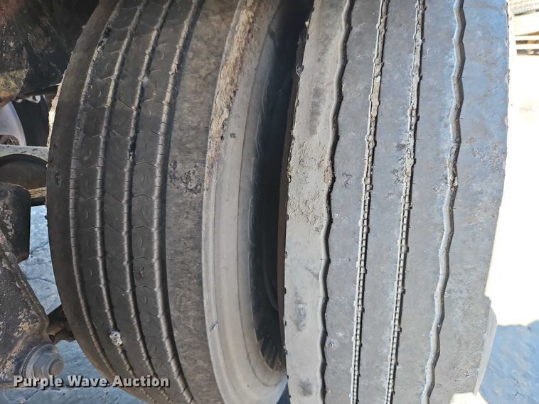 image for item EO7114 1968 Fruehauf asphalt trailer