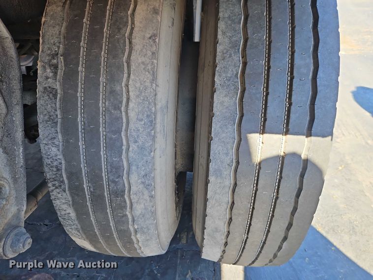 image for item EO7114 1968 Fruehauf asphalt trailer