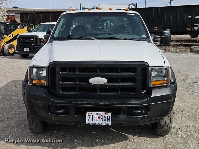image for item EO7126 2005 Ford F550 Crew Cab truck cab and chassis
