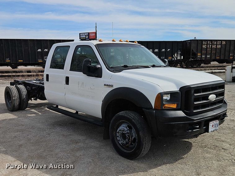image for item EO7126 2005 Ford F550 Crew Cab truck cab and chassis