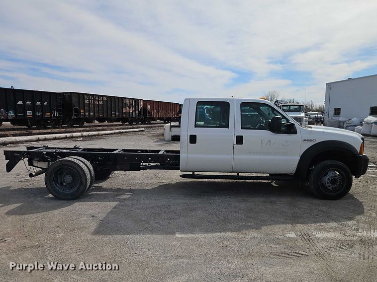image for item EO7126 2005 Ford F550 Crew Cab truck cab and chassis