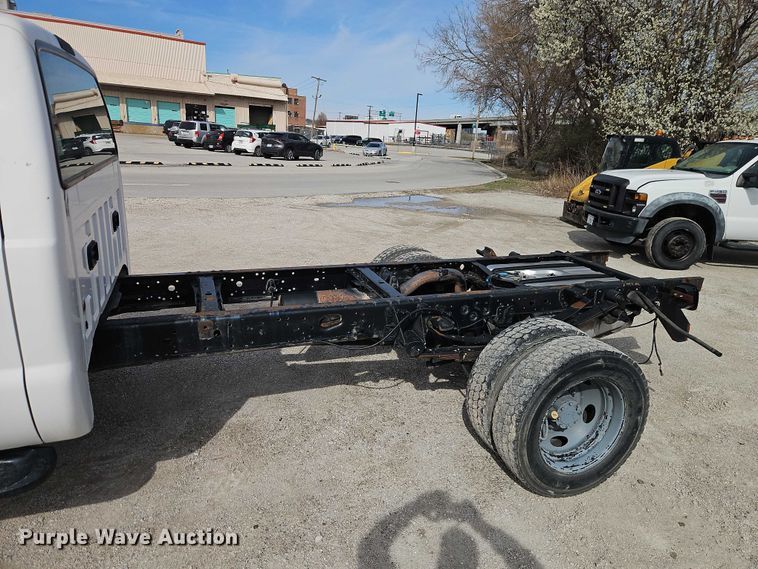 image for item EO7126 2005 Ford F550 Crew Cab truck cab and chassis