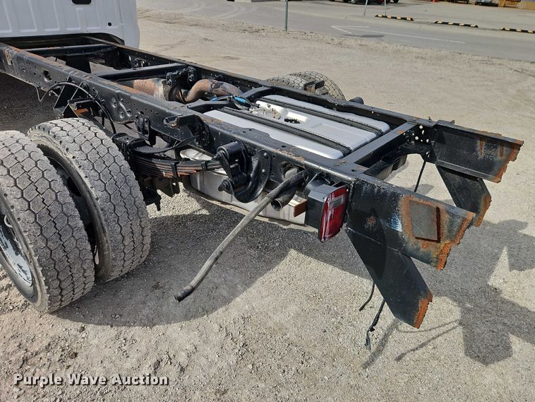image for item EO7126 2005 Ford F550 Crew Cab truck cab and chassis