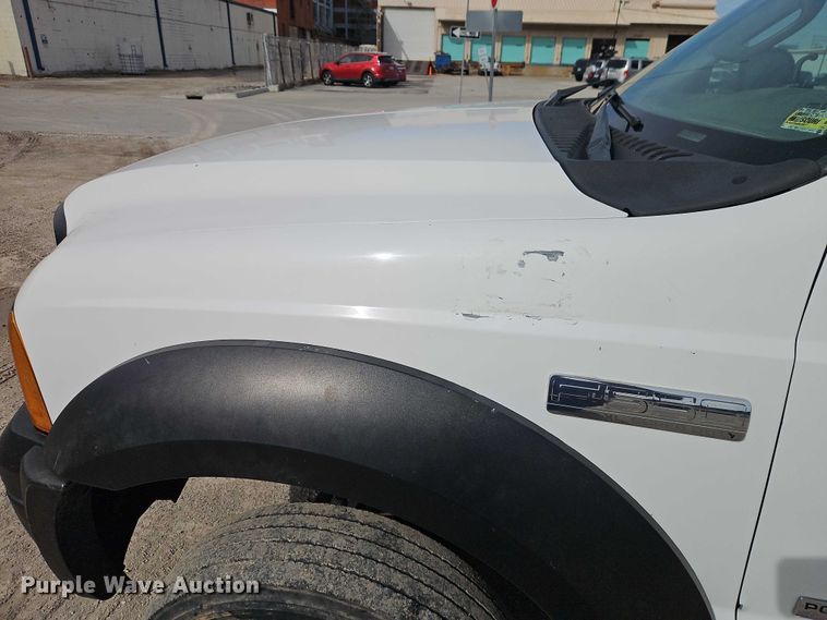 image for item EO7126 2005 Ford F550 Crew Cab truck cab and chassis