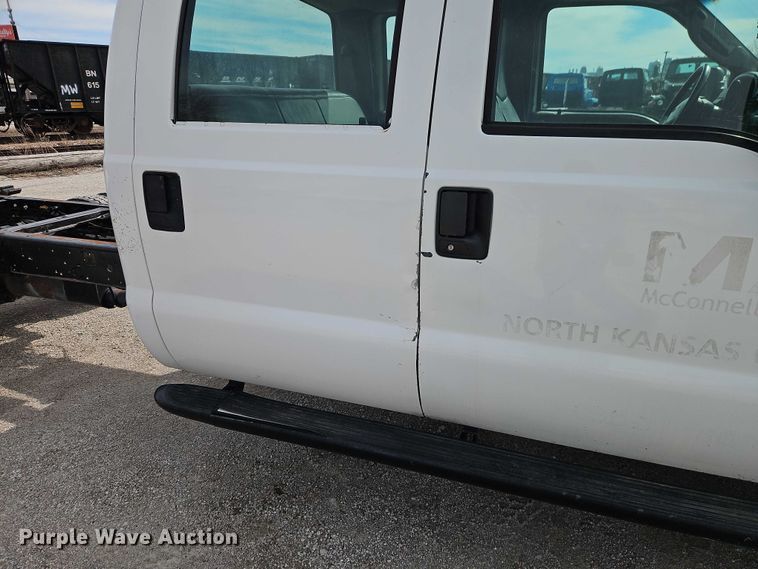 image for item EO7126 2005 Ford F550 Crew Cab truck cab and chassis