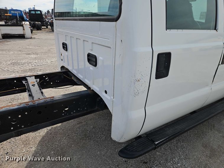 image for item EO7126 2005 Ford F550 Crew Cab truck cab and chassis