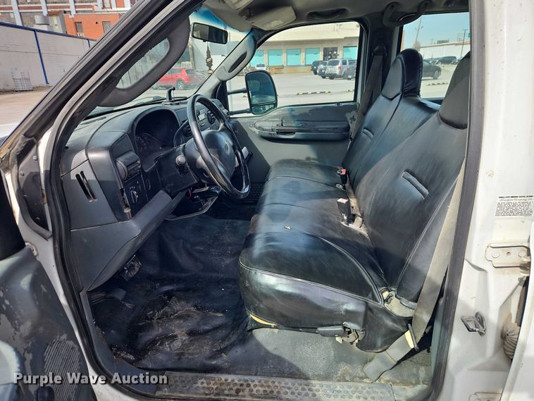 image for item EO7126 2005 Ford F550 Crew Cab truck cab and chassis