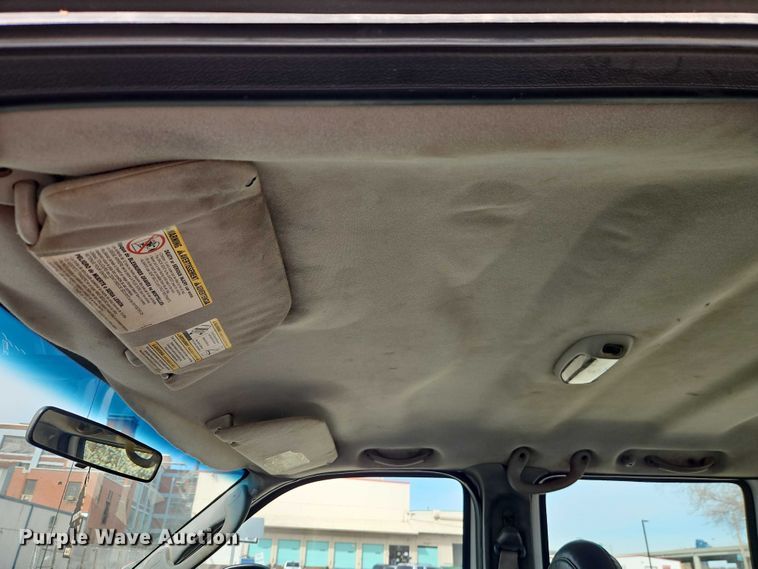 image for item EO7126 2005 Ford F550 Crew Cab truck cab and chassis