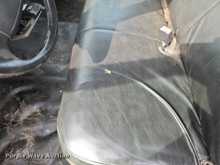 image for item EO7126 2005 Ford F550 Crew Cab truck cab and chassis