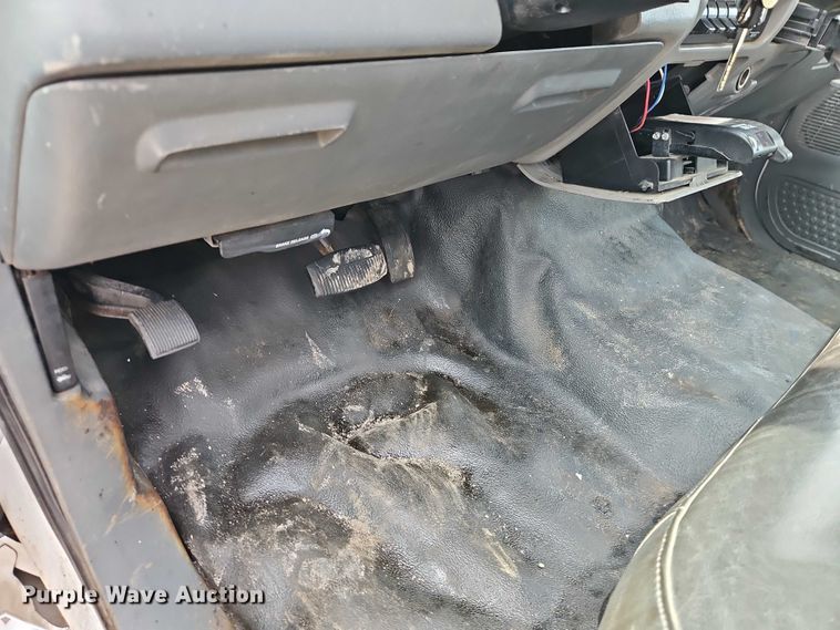 image for item EO7126 2005 Ford F550 Crew Cab truck cab and chassis