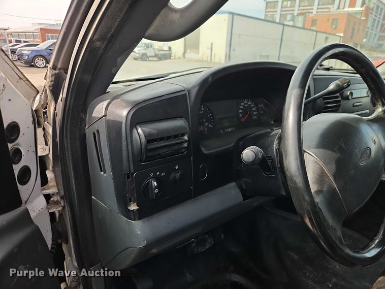 image for item EO7126 2005 Ford F550 Crew Cab truck cab and chassis