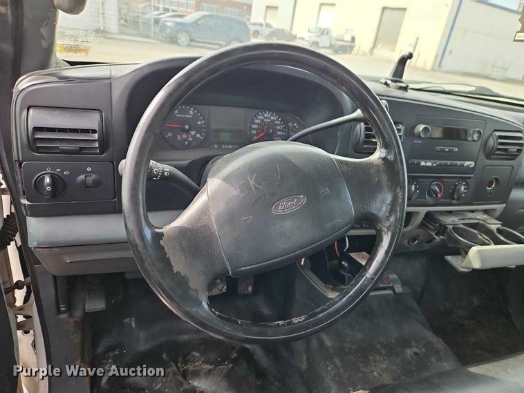 image for item EO7126 2005 Ford F550 Crew Cab truck cab and chassis