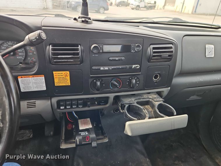 image for item EO7126 2005 Ford F550 Crew Cab truck cab and chassis