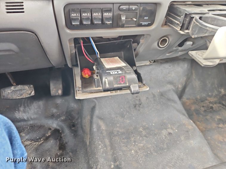 image for item EO7126 2005 Ford F550 Crew Cab truck cab and chassis