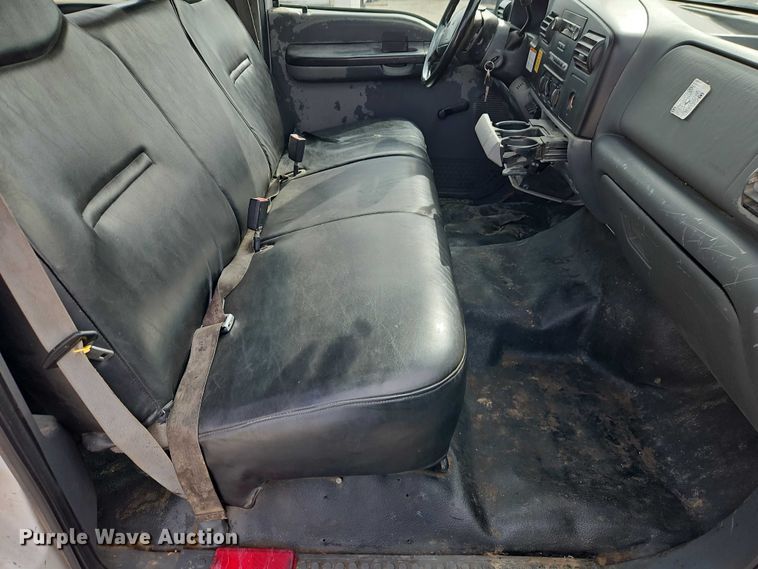 image for item EO7126 2005 Ford F550 Crew Cab truck cab and chassis