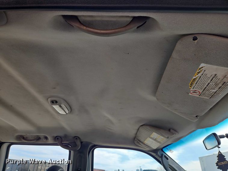 image for item EO7126 2005 Ford F550 Crew Cab truck cab and chassis