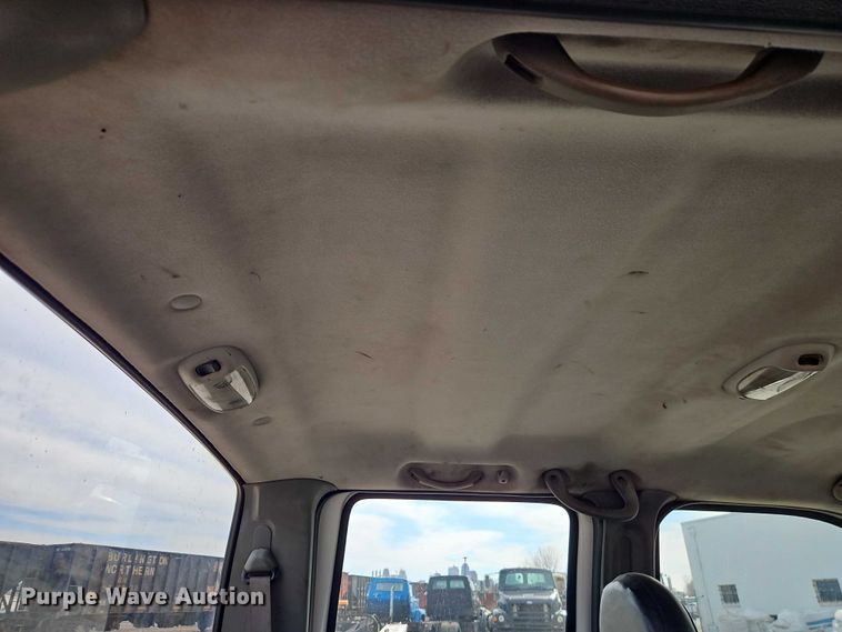 image for item EO7126 2005 Ford F550 Crew Cab truck cab and chassis