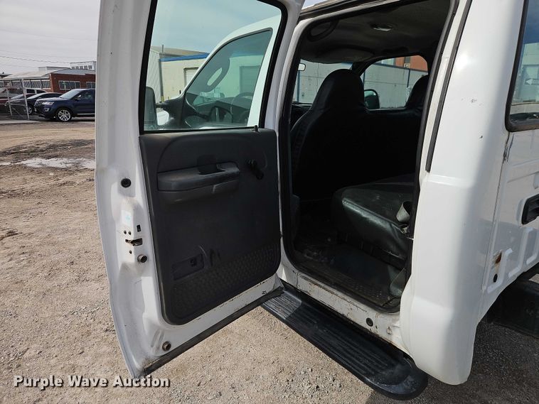 image for item EO7126 2005 Ford F550 Crew Cab truck cab and chassis