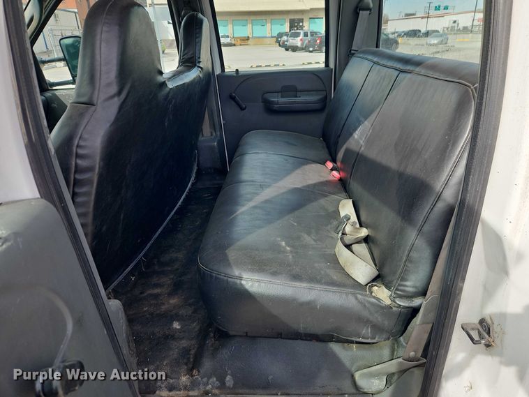 image for item EO7126 2005 Ford F550 Crew Cab truck cab and chassis