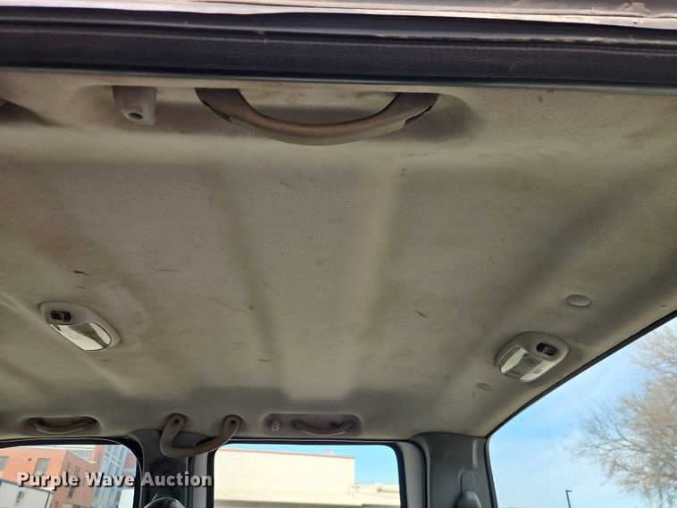 image for item EO7126 2005 Ford F550 Crew Cab truck cab and chassis