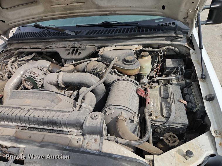 image for item EO7126 2005 Ford F550 Crew Cab truck cab and chassis