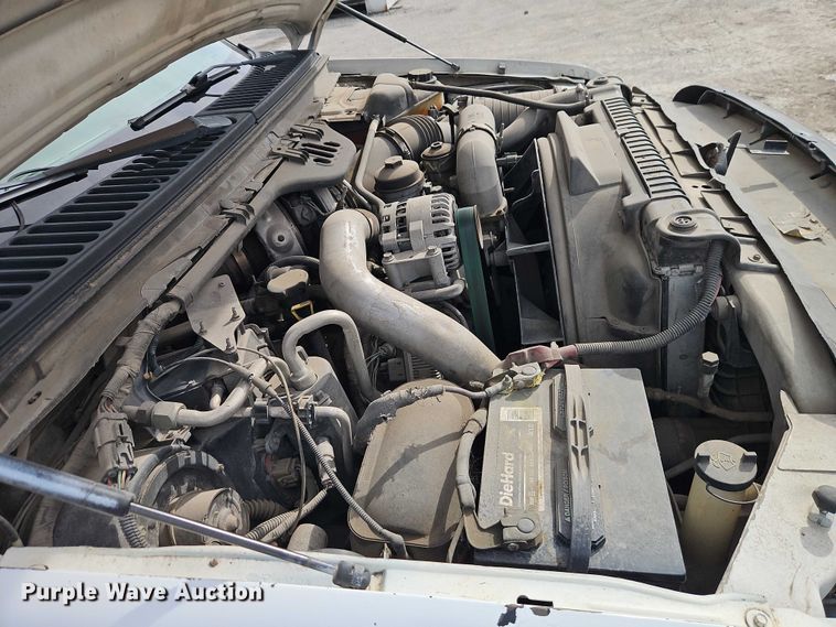 image for item EO7126 2005 Ford F550 Crew Cab truck cab and chassis