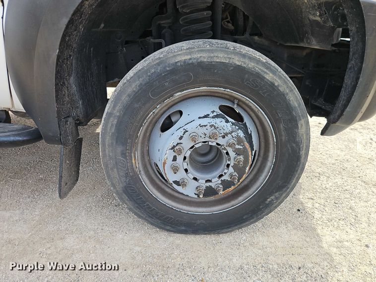 image for item EO7126 2005 Ford F550 Crew Cab truck cab and chassis