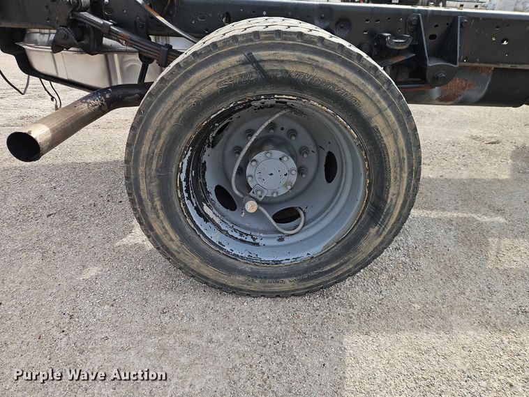 image for item EO7126 2005 Ford F550 Crew Cab truck cab and chassis