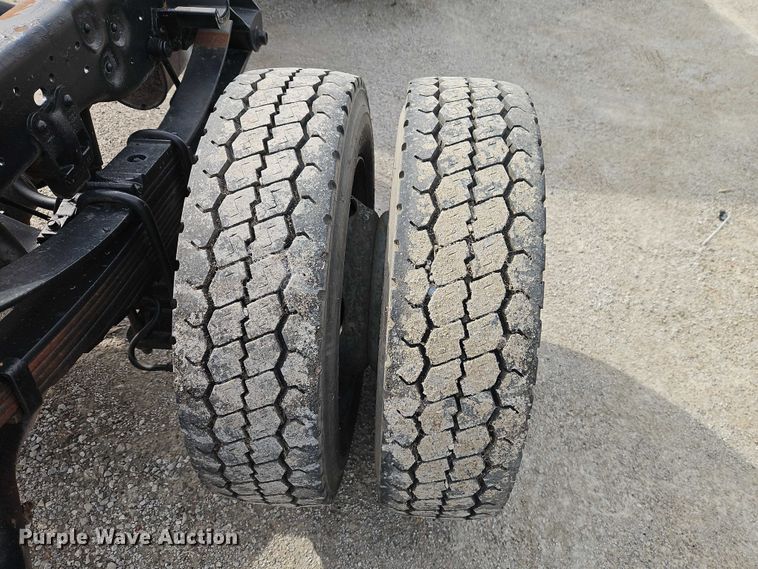 image for item EO7126 2005 Ford F550 Crew Cab truck cab and chassis