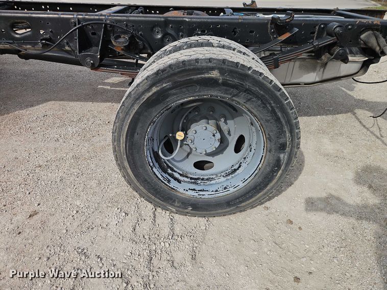 image for item EO7126 2005 Ford F550 Crew Cab truck cab and chassis
