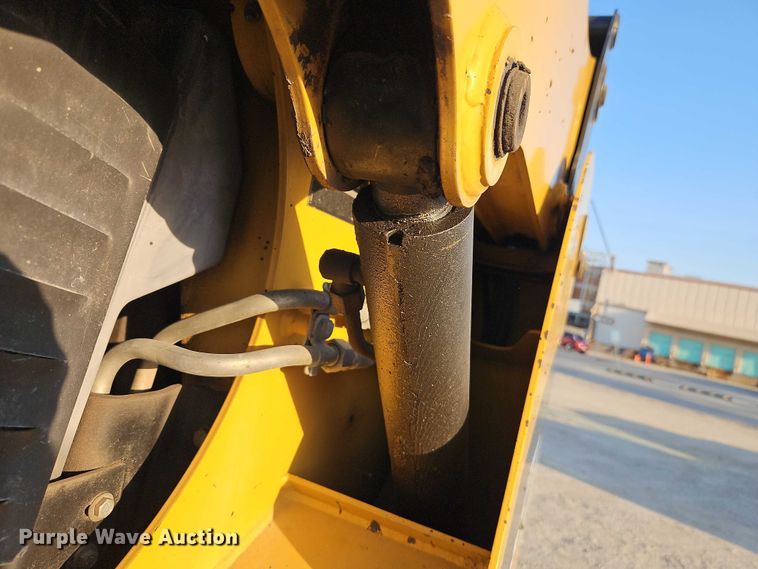 image for item EO7127 2011 Caterpillar 272C skid steer loader