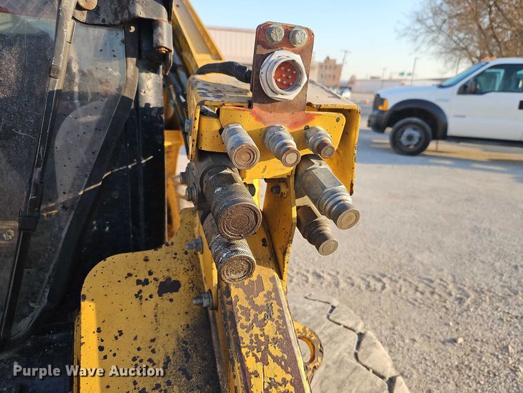 image for item EO7127 2011 Caterpillar 272C skid steer loader