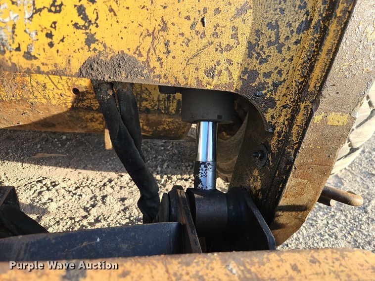 image for item EO7127 2011 Caterpillar 272C skid steer loader