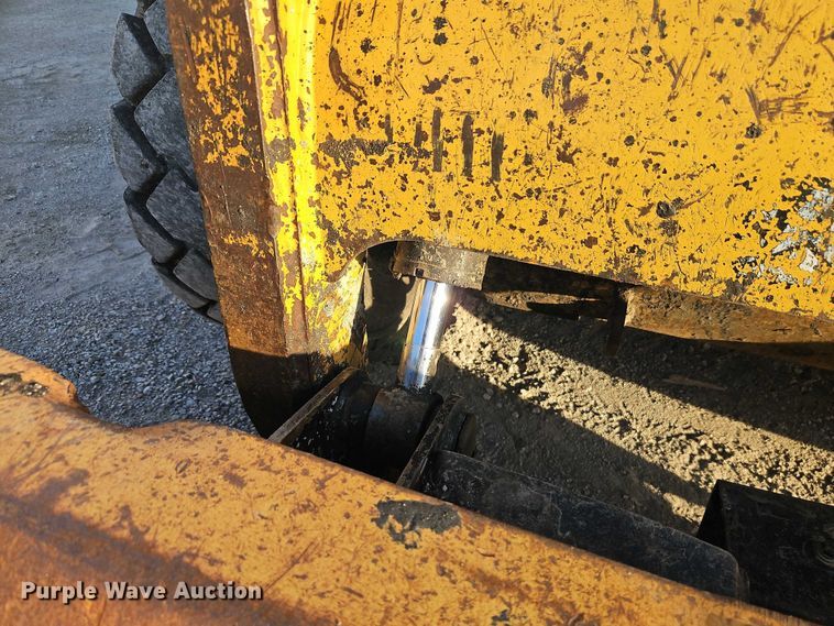 image for item EO7127 2011 Caterpillar 272C skid steer loader