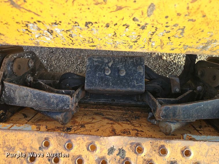 image for item EO7127 2011 Caterpillar 272C skid steer loader