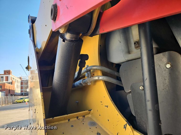 image for item EO7127 2011 Caterpillar 272C skid steer loader