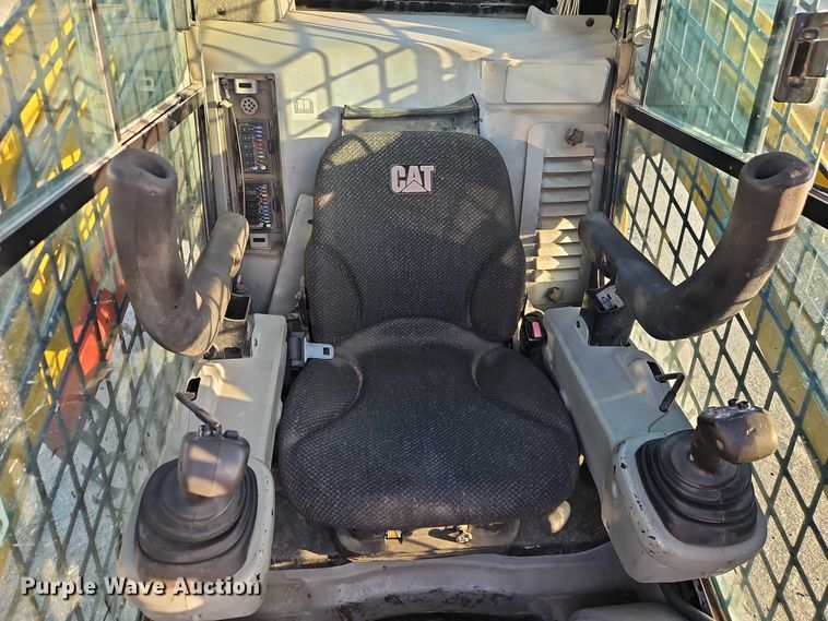 image for item EO7127 2011 Caterpillar 272C skid steer loader