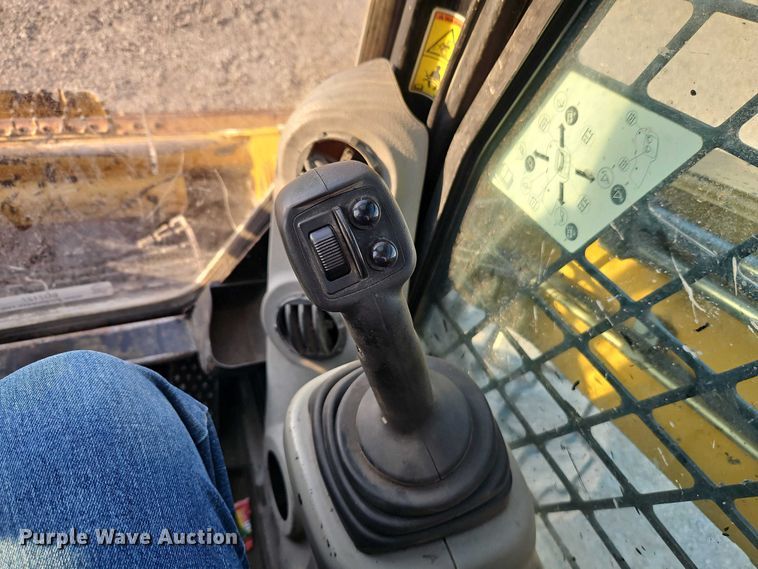 image for item EO7127 2011 Caterpillar 272C skid steer loader