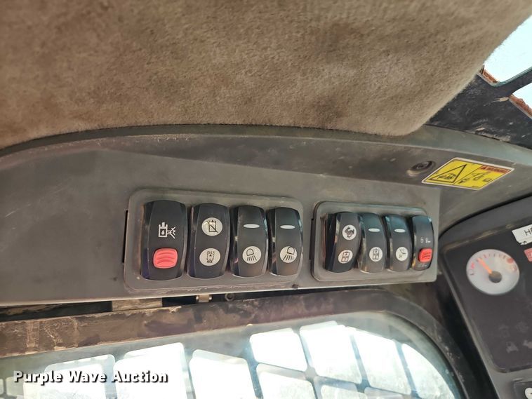 image for item EO7127 2011 Caterpillar 272C skid steer loader