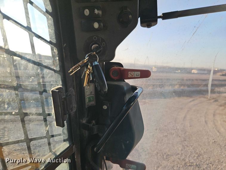 image for item EO7127 2011 Caterpillar 272C skid steer loader