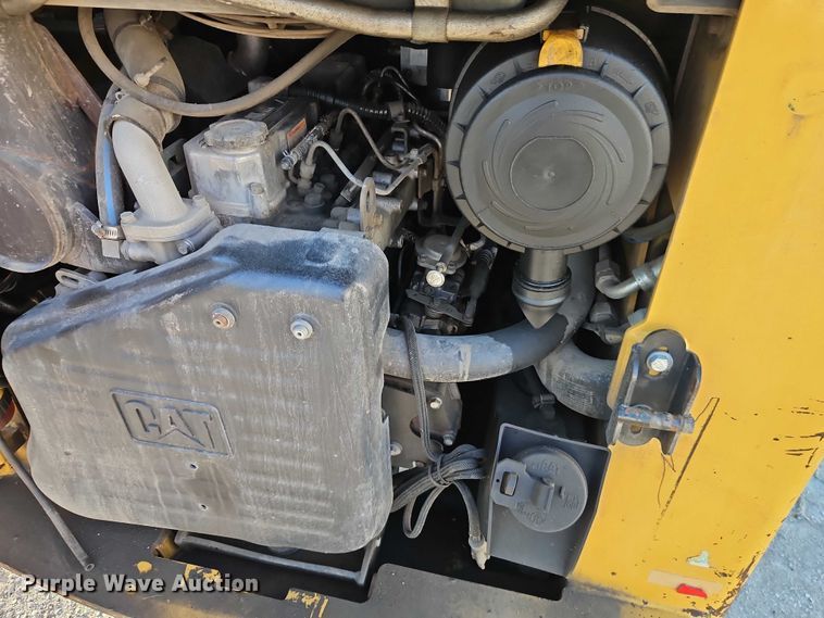 image for item EO7127 2011 Caterpillar 272C skid steer loader