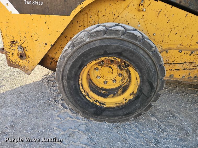 image for item EO7127 2011 Caterpillar 272C skid steer loader