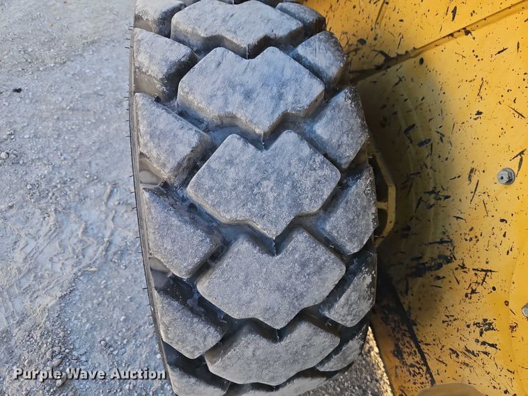 image for item EO7127 2011 Caterpillar 272C skid steer loader