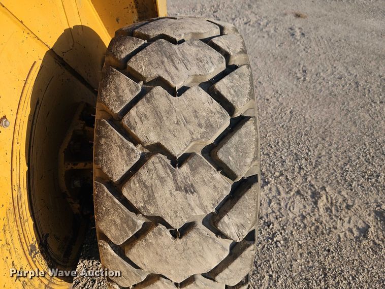 image for item EO7127 2011 Caterpillar 272C skid steer loader