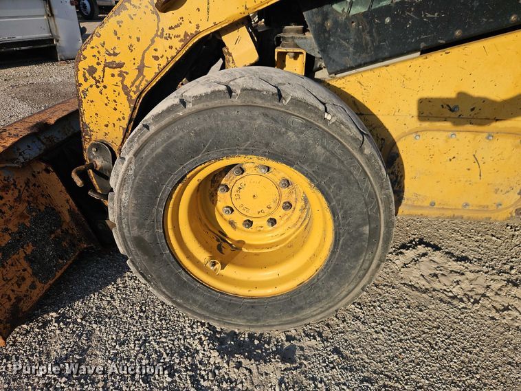 image for item EO7127 2011 Caterpillar 272C skid steer loader