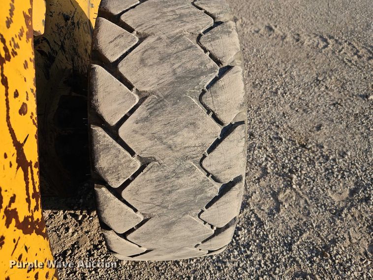 image for item EO7127 2011 Caterpillar 272C skid steer loader