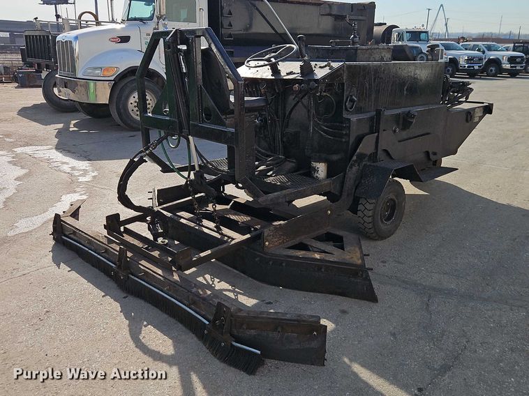 image for item EO7129 Neal DA850 seal coat machine