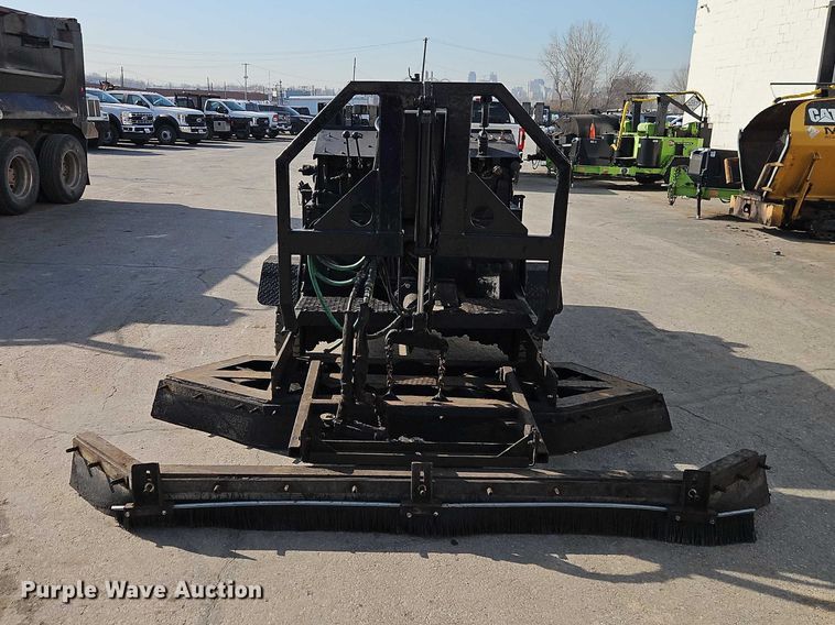 image for item EO7129 Neal DA850 seal coat machine